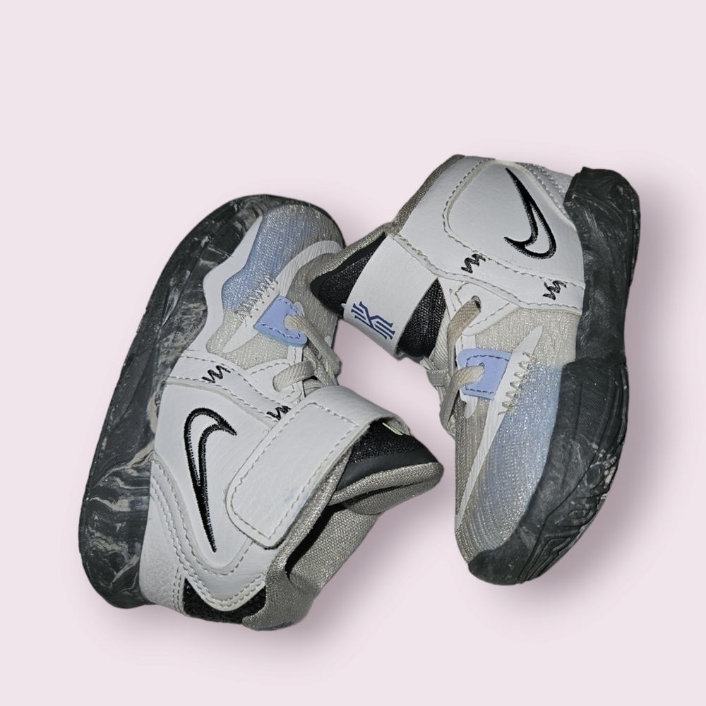 Nike Kyrie 8 Sneakers boys 5C White Iron Grey-Light Marine